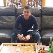 Азиз, 27, Хоста