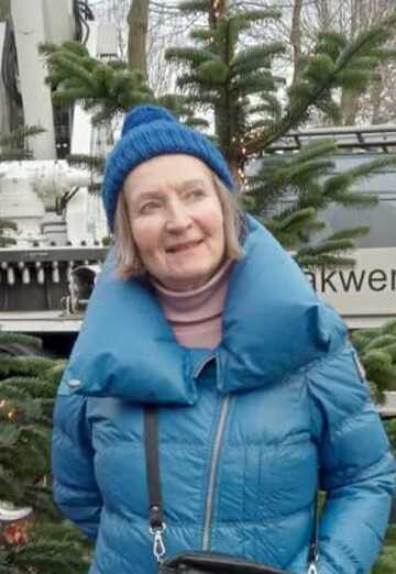 Lora (@lora10451) — my photo № 1