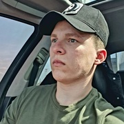 Максим, 21, Астрахань