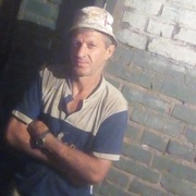виталий, 44, Уяр